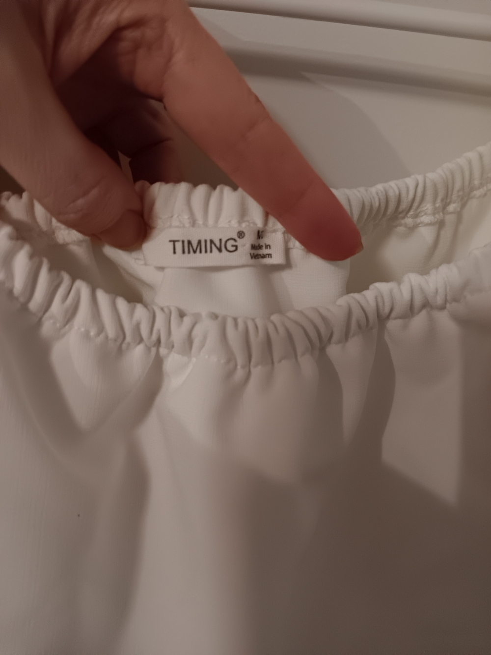 Timing White Off-Shoulder Ruffle Crop Top - Picture 4 of 4